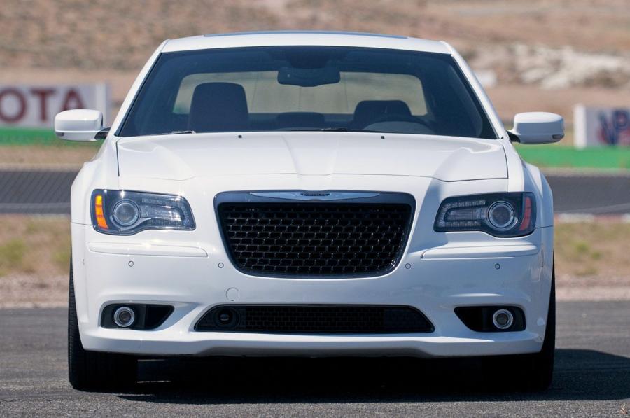  Chrysler 300C SRT8 2012 года  (фото 47 из 100)